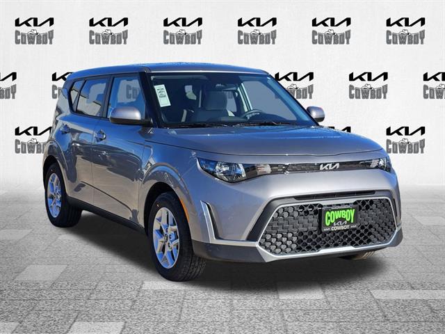 2025 Kia Soul LX's photo