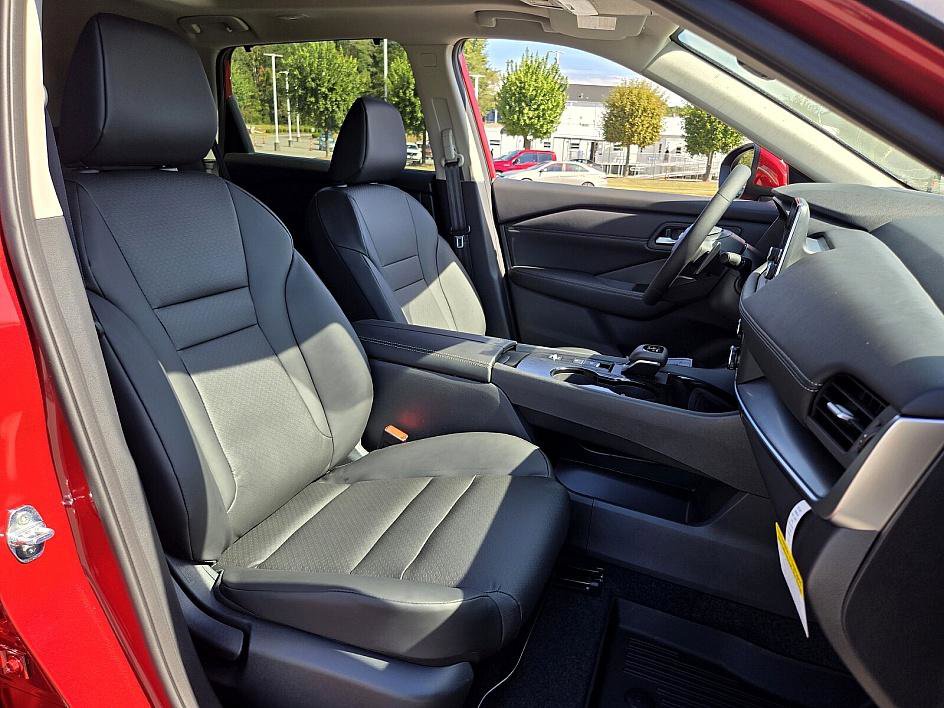 2026 Nissan Rogue SV photo 13