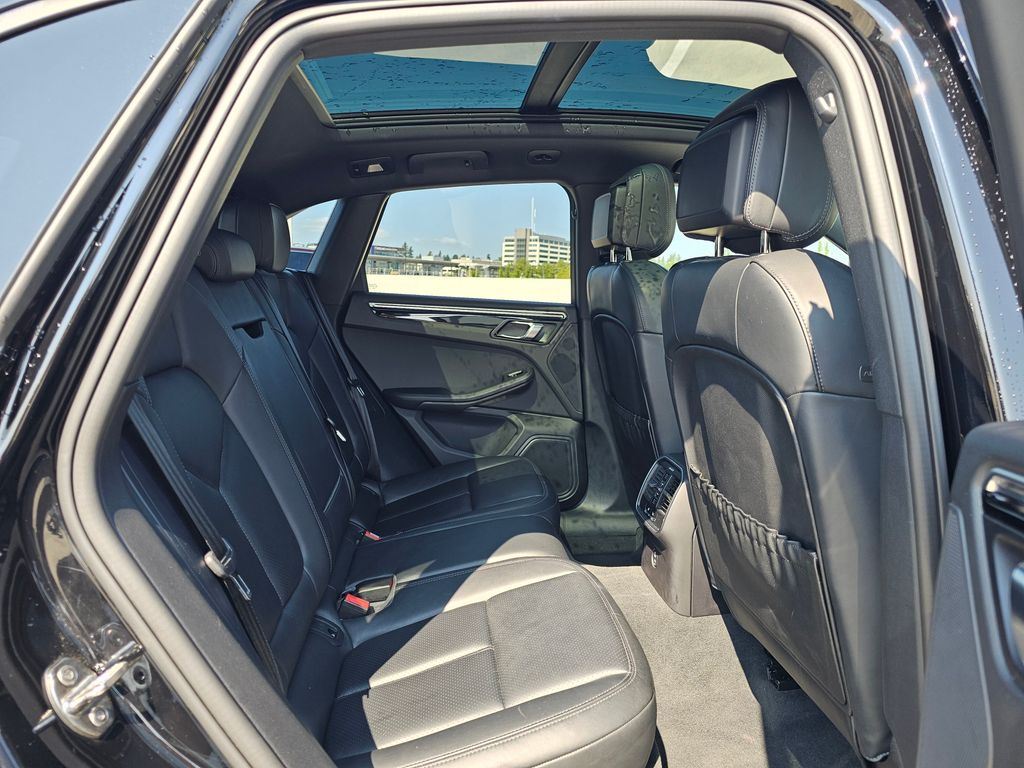 2024 Porsche Macan T photo 14