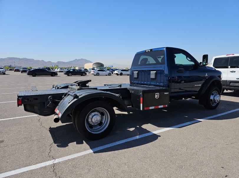 2022 Ram 5500 Tradesman photo 2