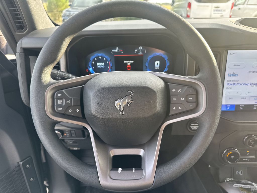 2025 Ford Bronco Base photo 3