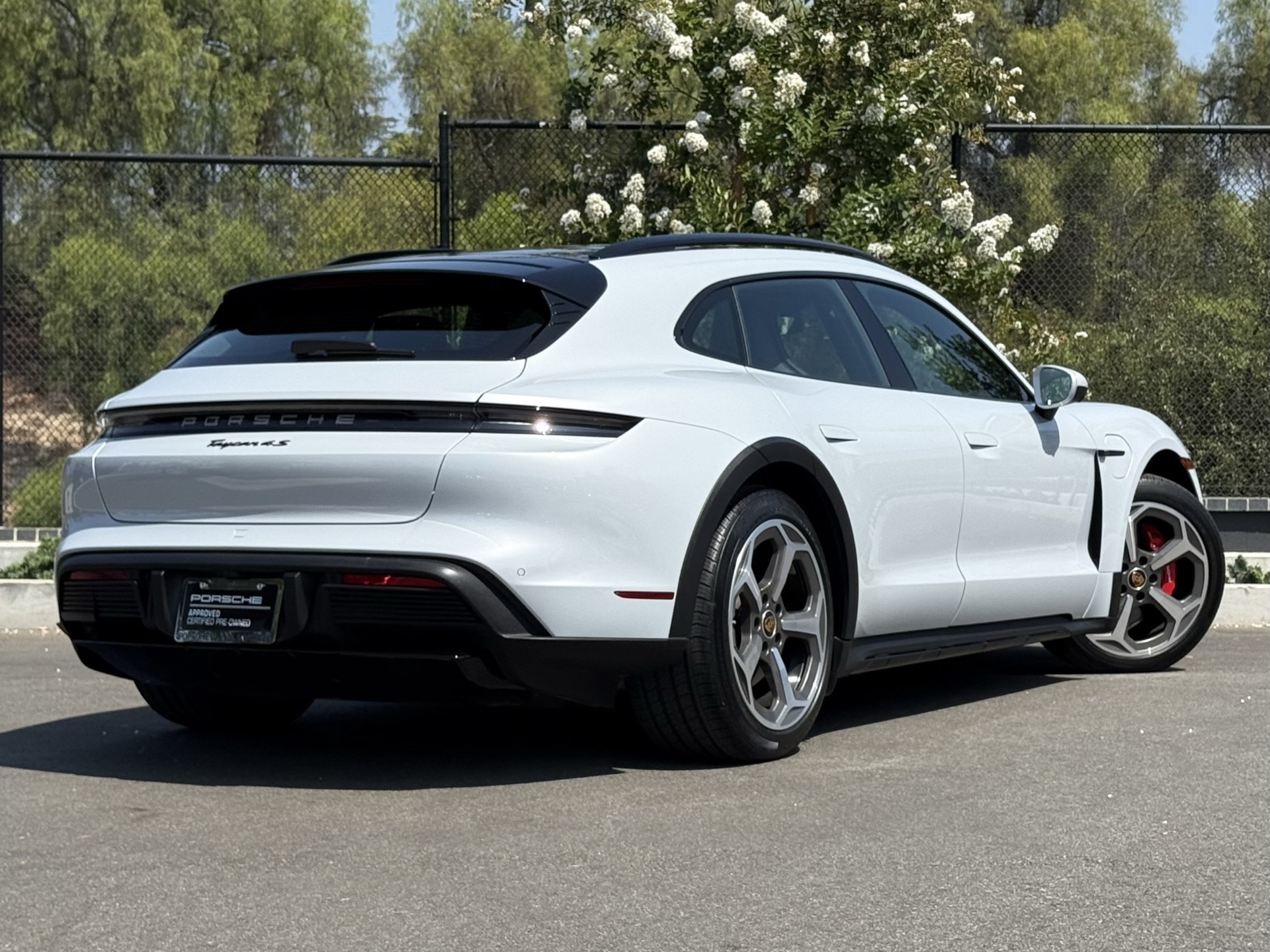 2023 Porsche Taycan Cross Turismo 4S photo 7