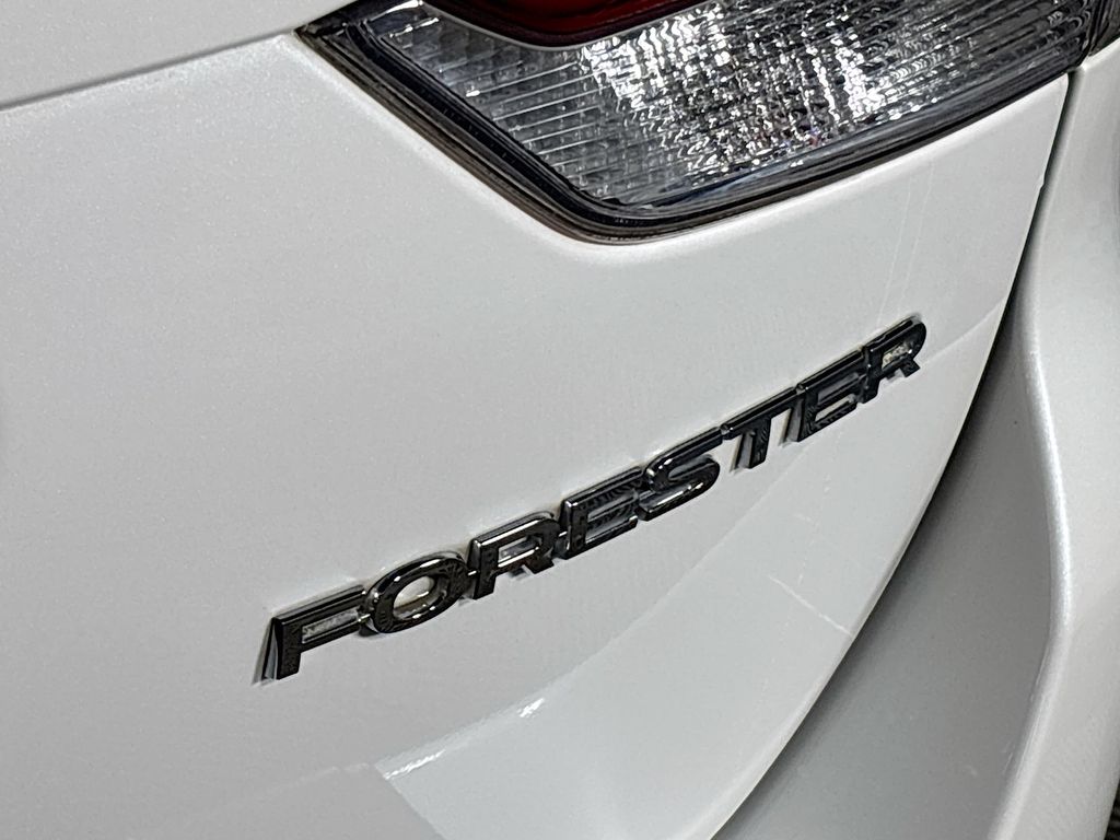 2021 Subaru Forester Premium photo 24
