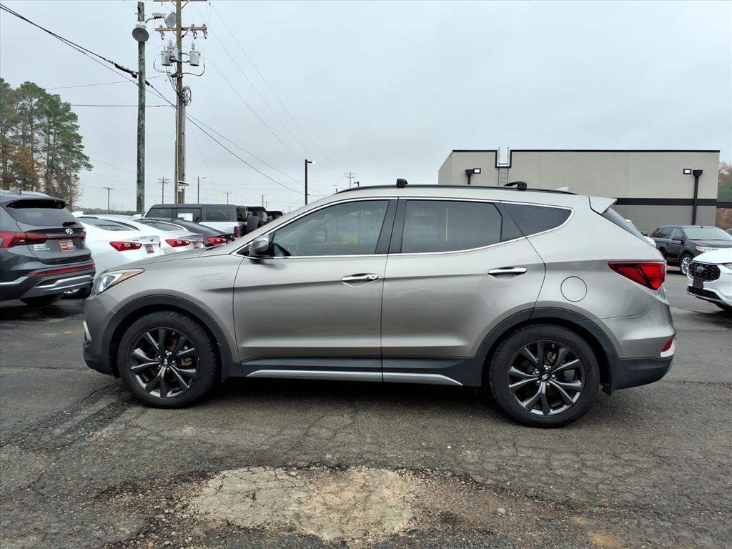 2017 Hyundai Santa Fe Ultimate photo 2