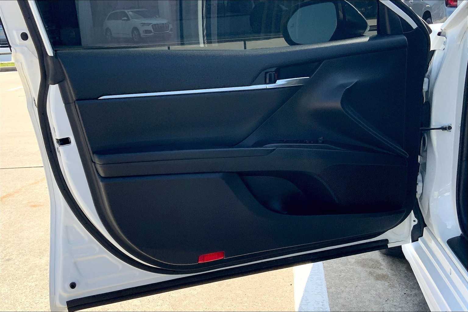 2022 Toyota Camry SE photo 19