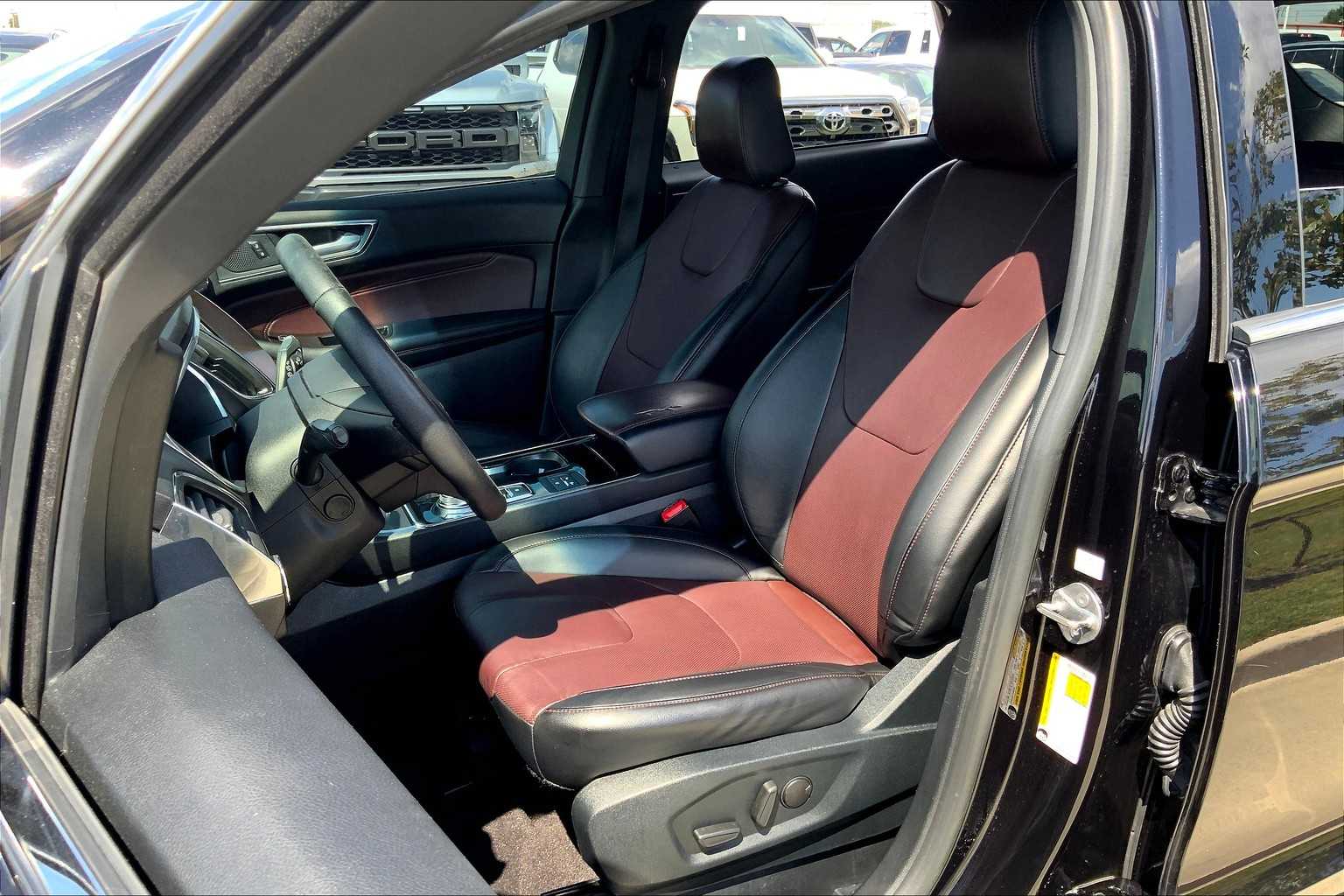 2020 Ford Edge Titanium photo 7