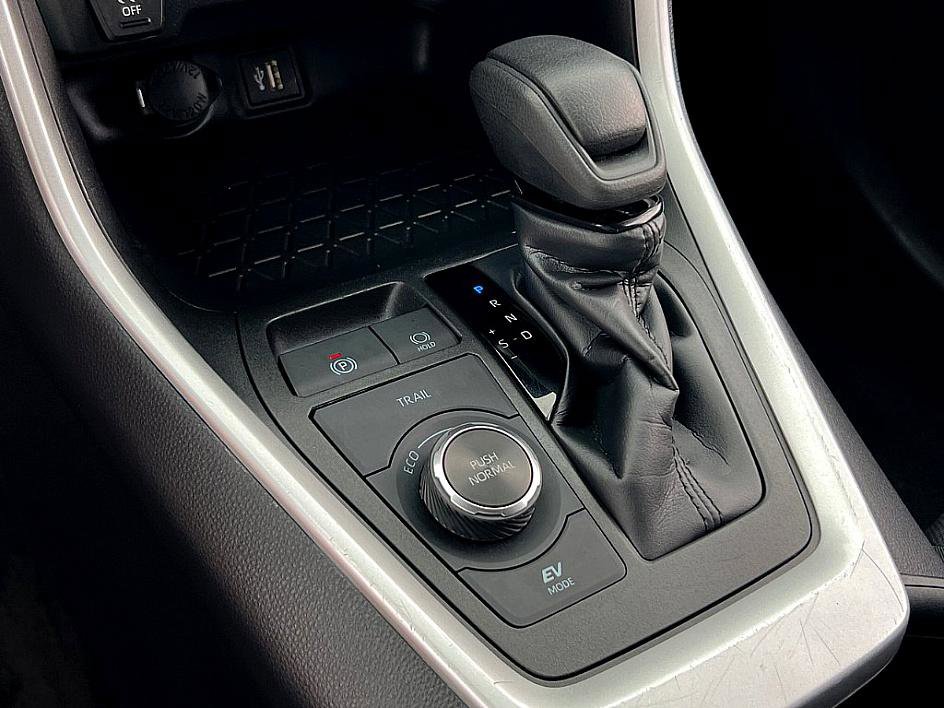 2024 Toyota RAV4 Hybrid XLE photo 14