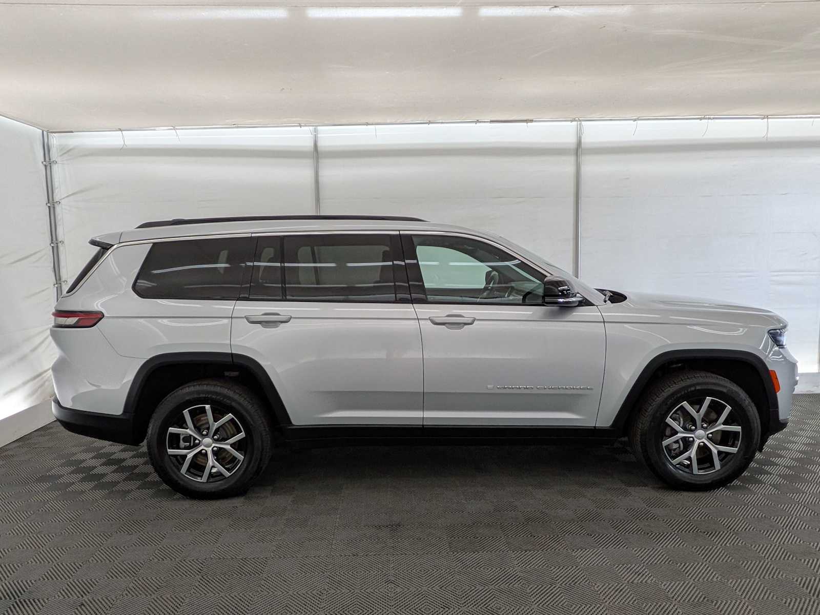 2024 Jeep Grand Cherokee Limited photo 7