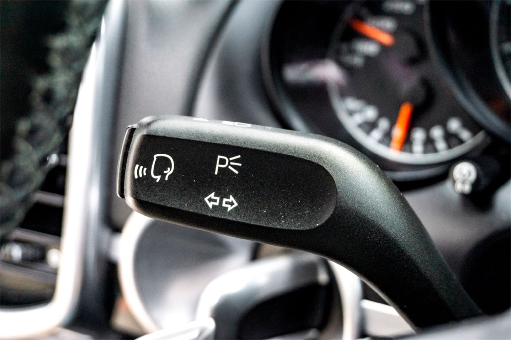 2018 Porsche Cayenne Base photo 18