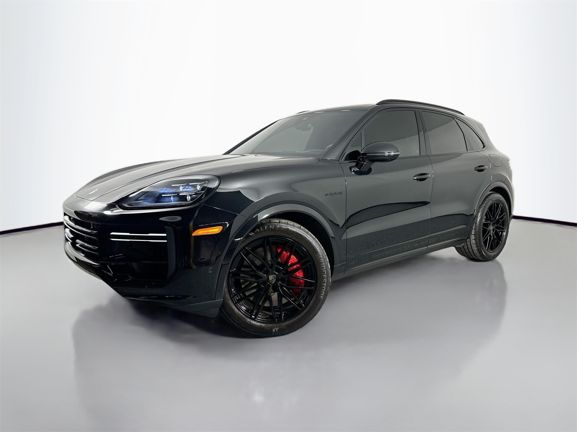 2025 Porsche Cayenne Turbo E-Hybrid's photo