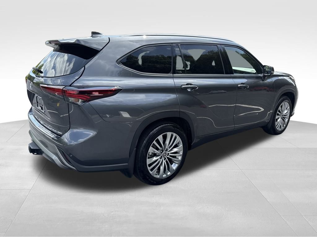 2024 Toyota Highlander Platinum photo 5