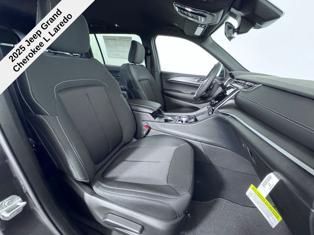 2025 Jeep Grand Cherokee Laredo photo 18