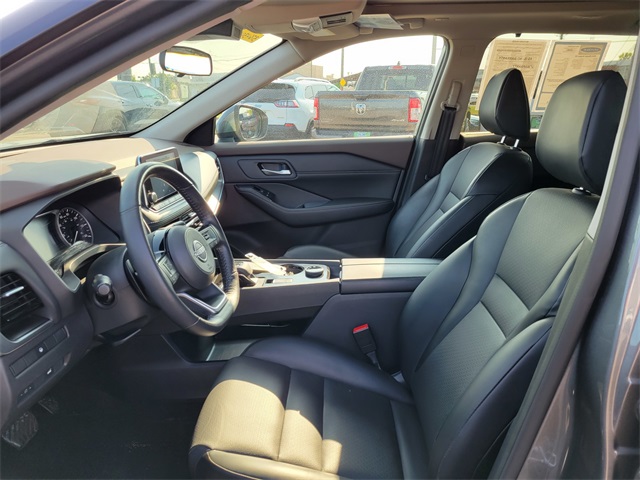 2022 Nissan Rogue SV photo 10