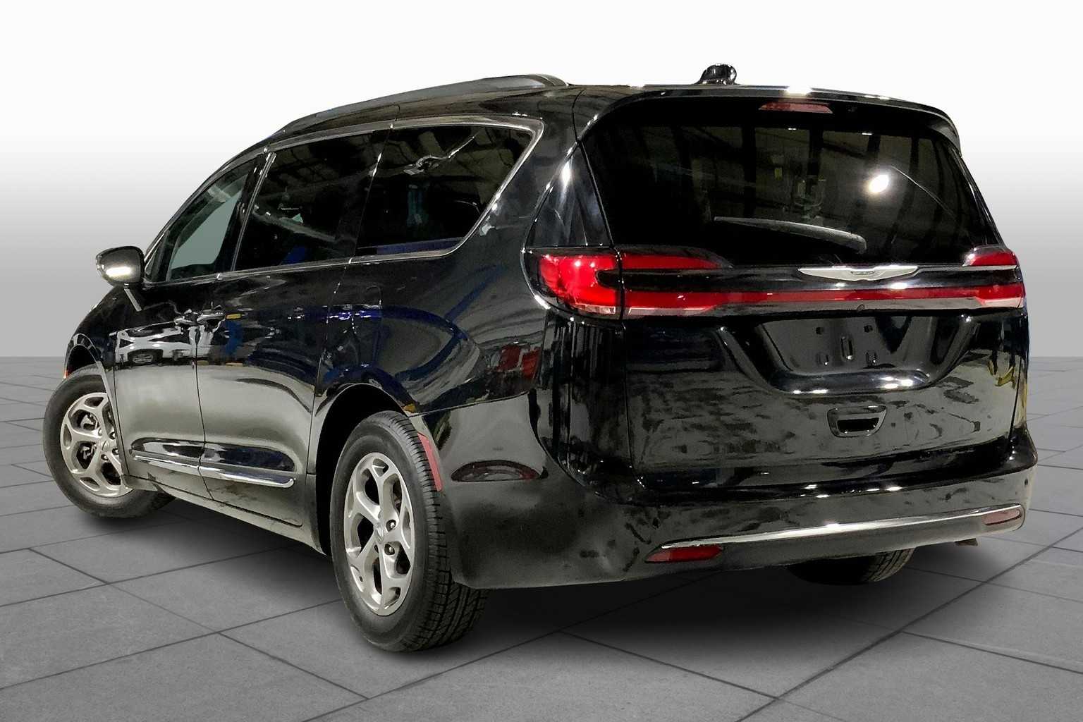 2023 Chrysler Pacifica Limited photo 10