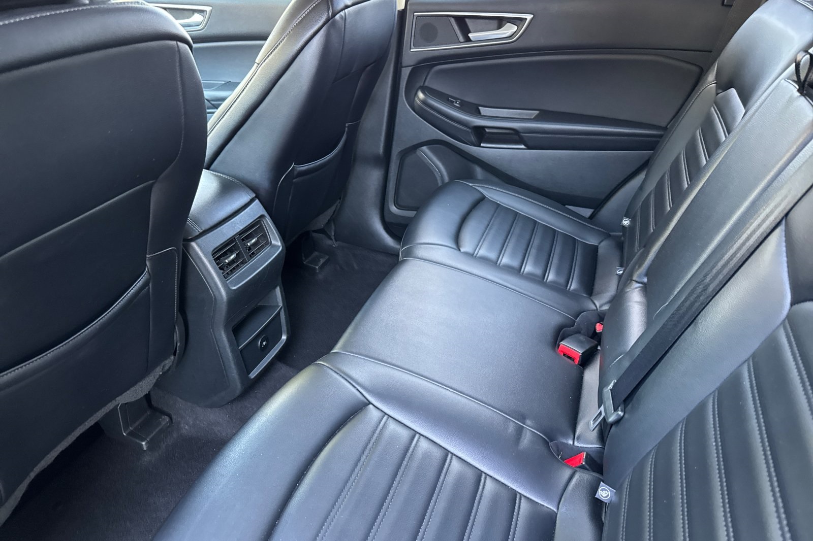 2023 Ford Edge SEL photo 4