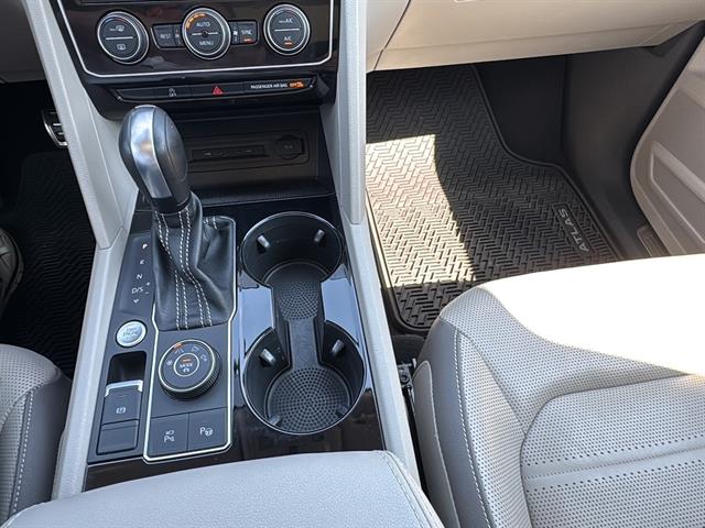 2021 Volkswagen Atlas V6 SEL Premium R-Line photo 25