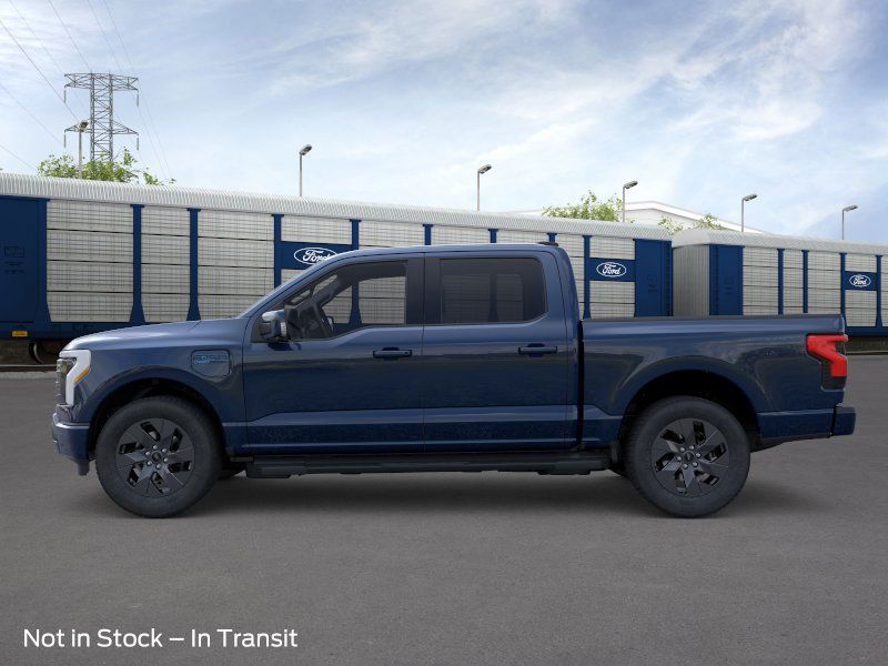2025 Ford F-150 Lightning Lariat photo 3