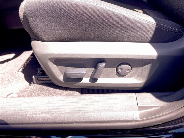 2024 Nissan Rogue SV photo 2