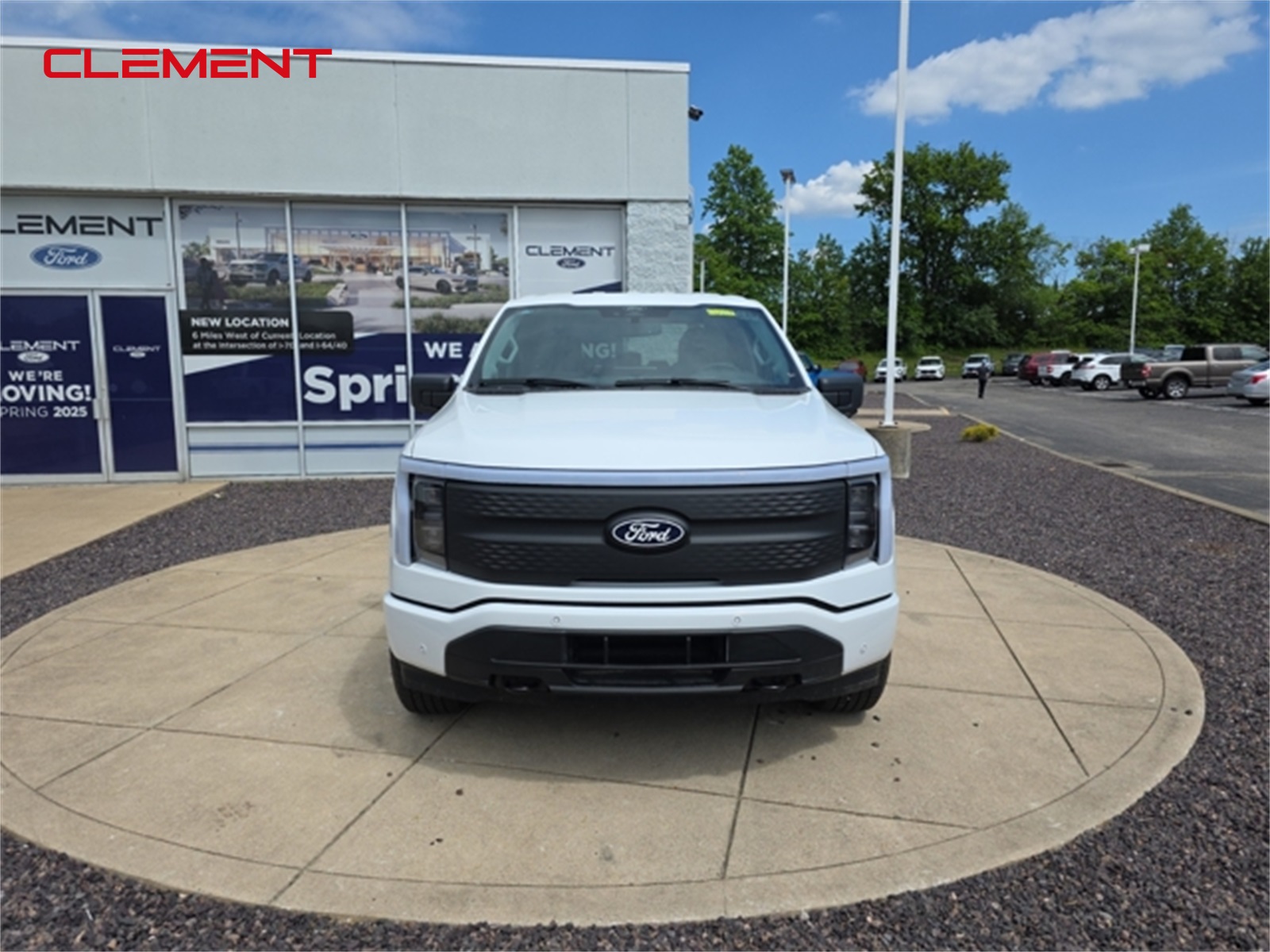 2025 Ford F-150 Lightning photo 2