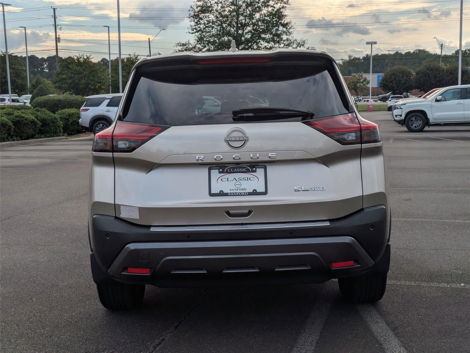 2022 Nissan Rogue SL photo 3