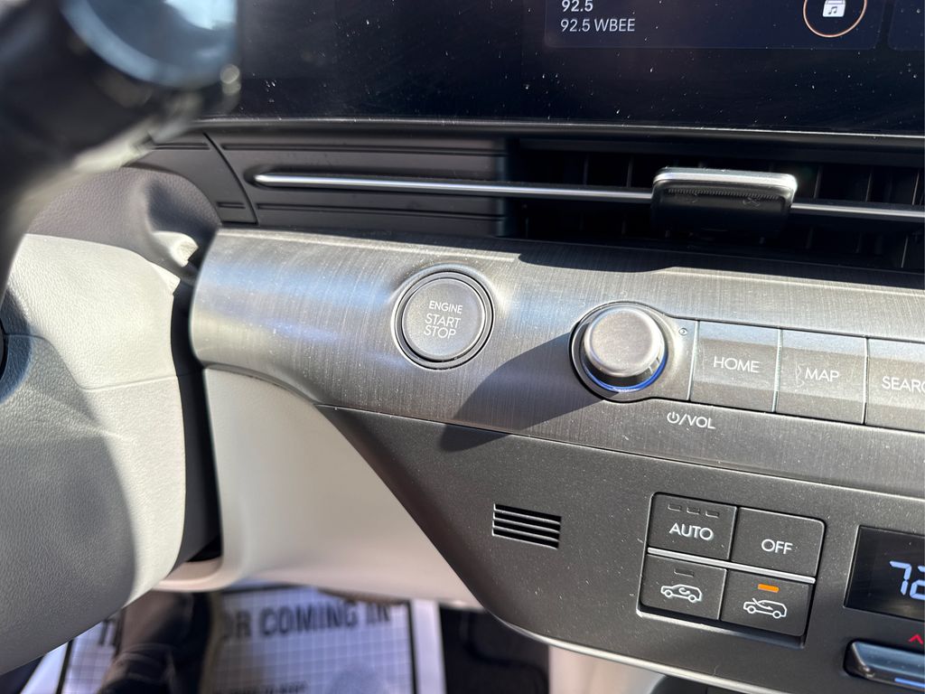2024 Hyundai Kona SEL photo 26