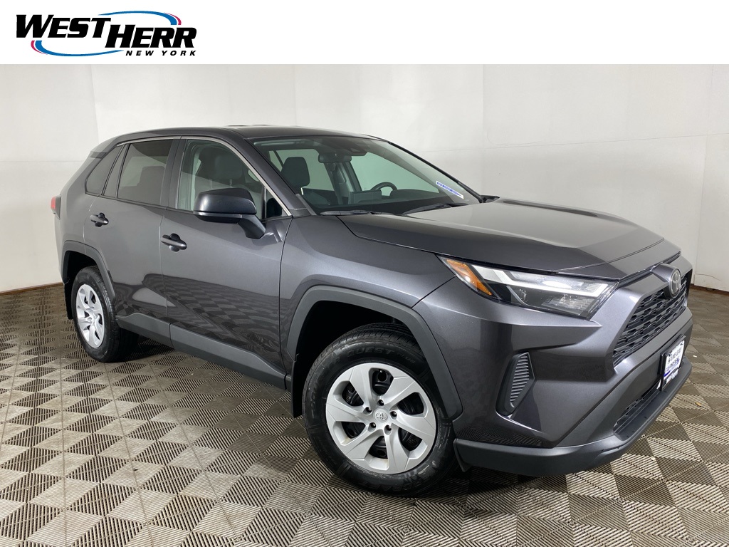 2023 Toyota RAV4 LE's photo