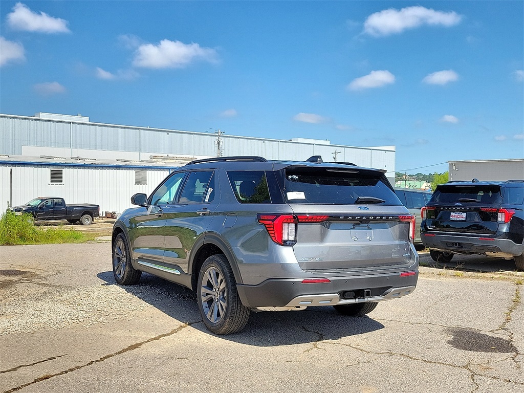 2025 Ford Explorer photo 4