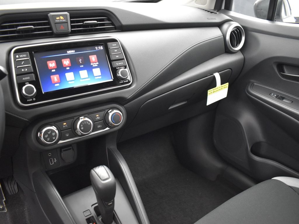 2025 Nissan Versa 1.6 S photo 26