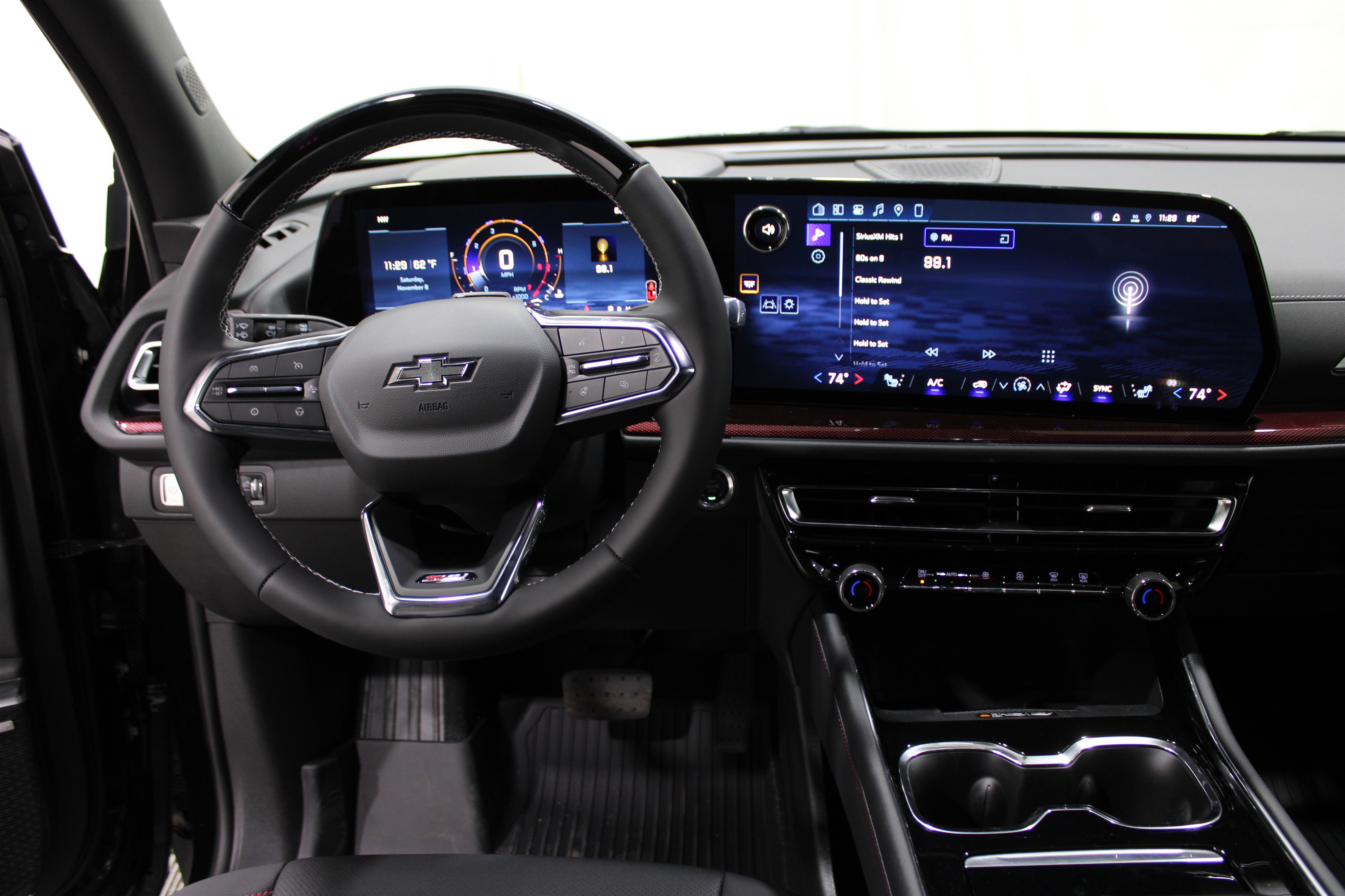 2026 Chevrolet Traverse Z71 photo 3