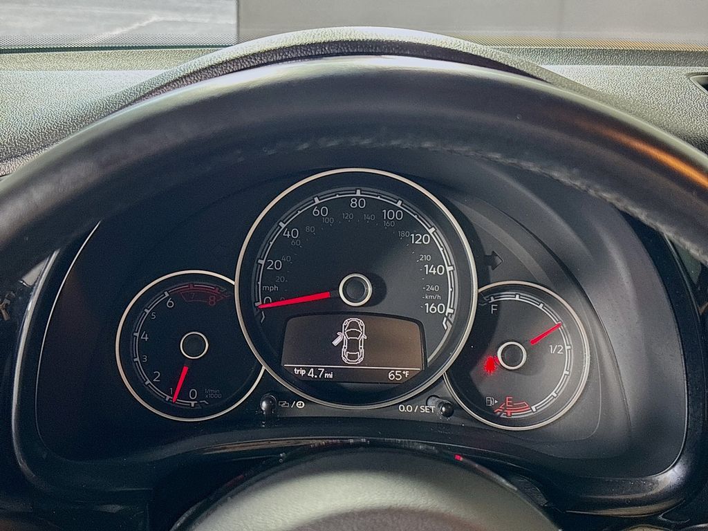 2018 Volkswagen Beetle S photo 14