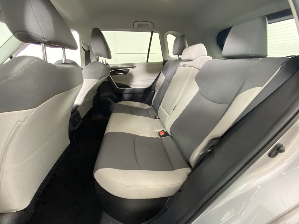 2020 Toyota RAV4 Hybrid XLE photo 16