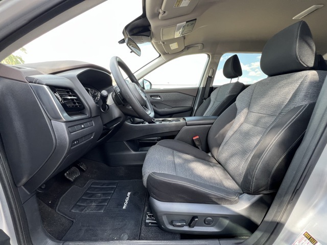 2021 Nissan Rogue SV photo 19