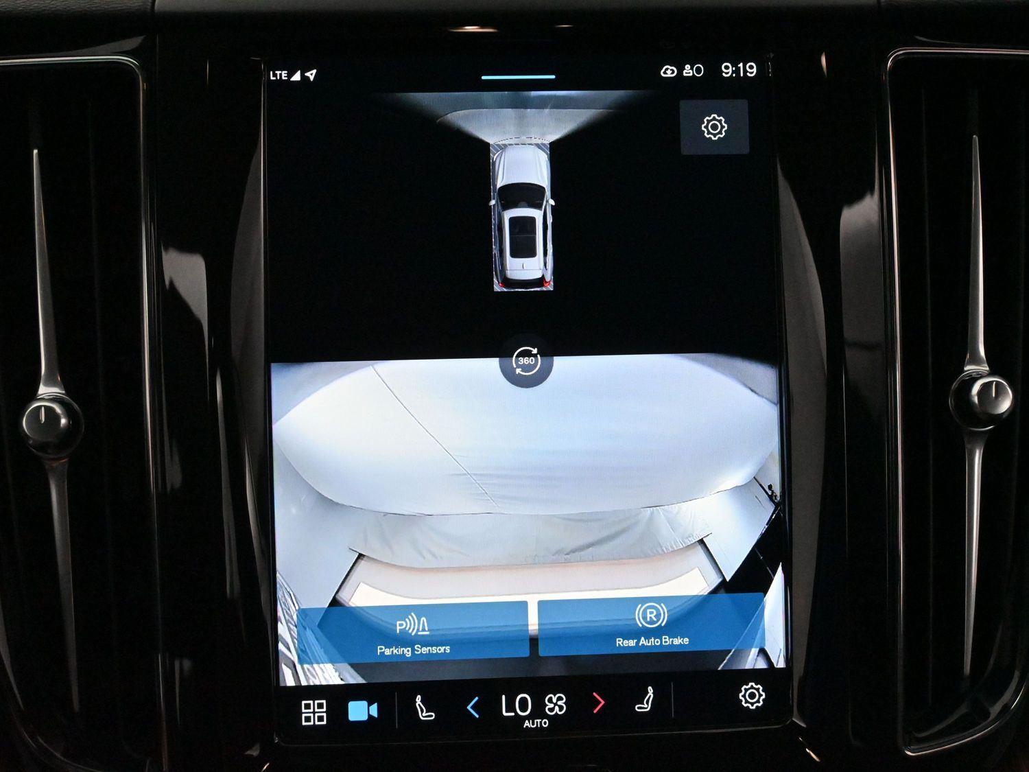 2024 Volvo XC60 Plus photo 21