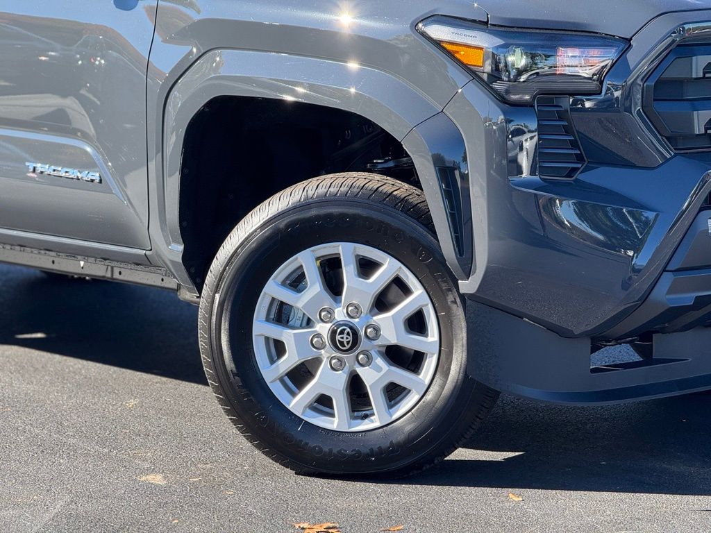 2025 Toyota Tacoma SR5 4x4 Double Cab photo 3