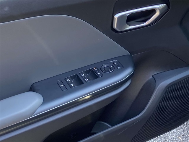 2025 Kia K4 LXS photo 12