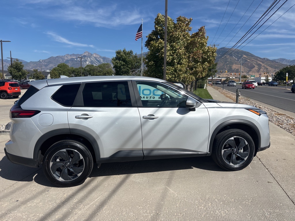 2024 Nissan Rogue SV photo 3