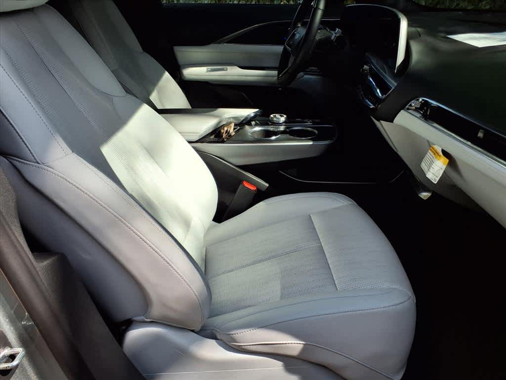 2024 Cadillac Lyriq Luxury photo 10