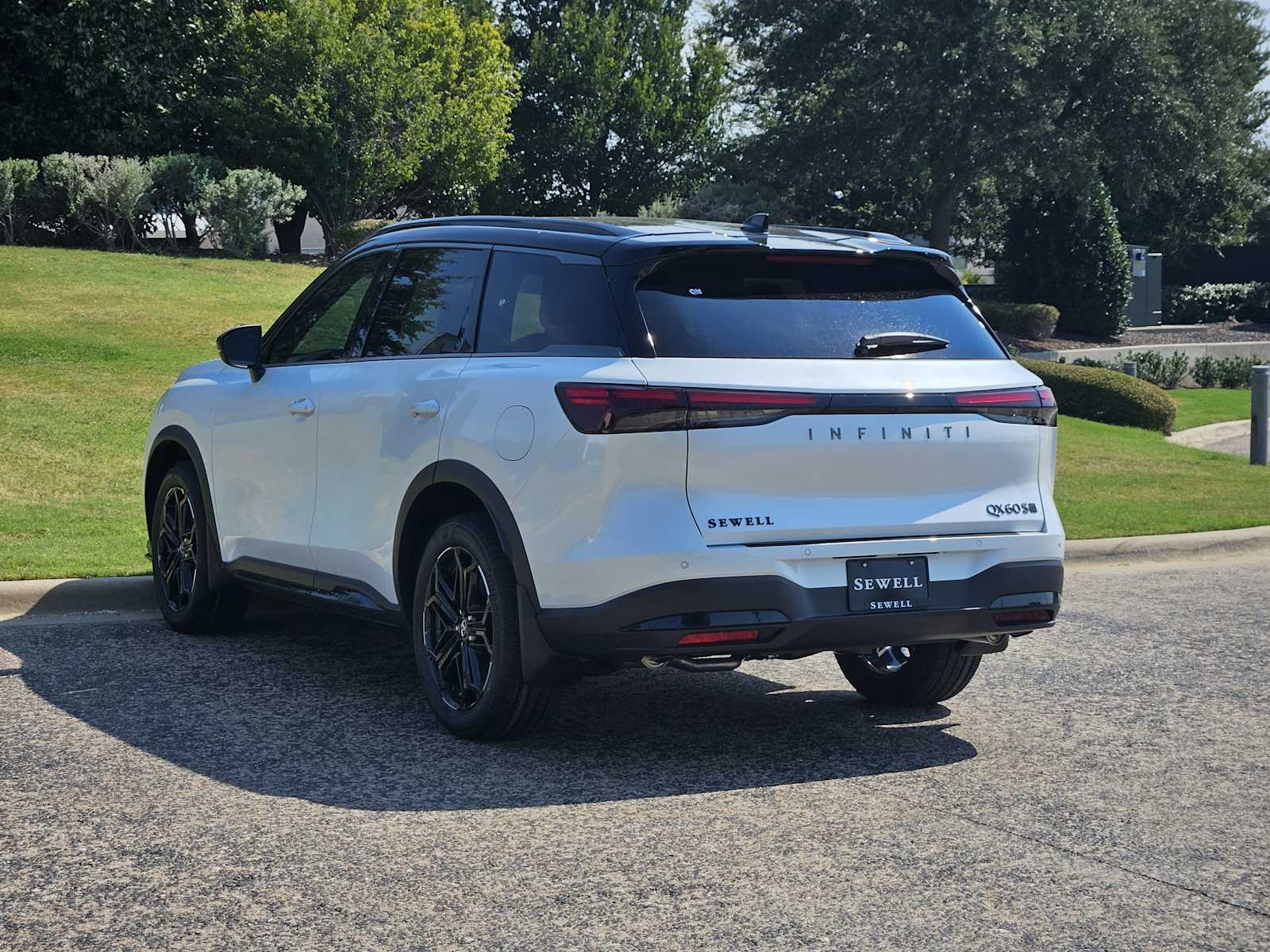 2026 Infiniti QX60 AWD photo 3
