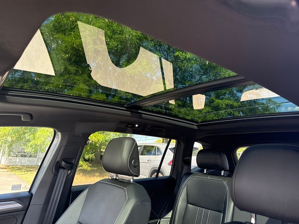 2024 Volkswagen Tiguan SE R-Line Black photo 15