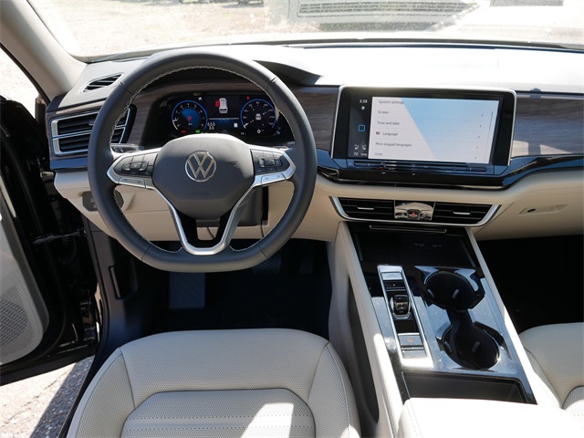 2025 Volkswagen Atlas SEL photo 7