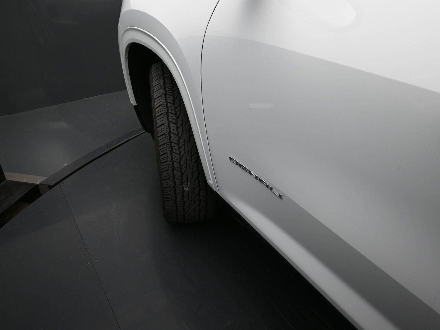 2024 Gmc Acadia Denali photo 3