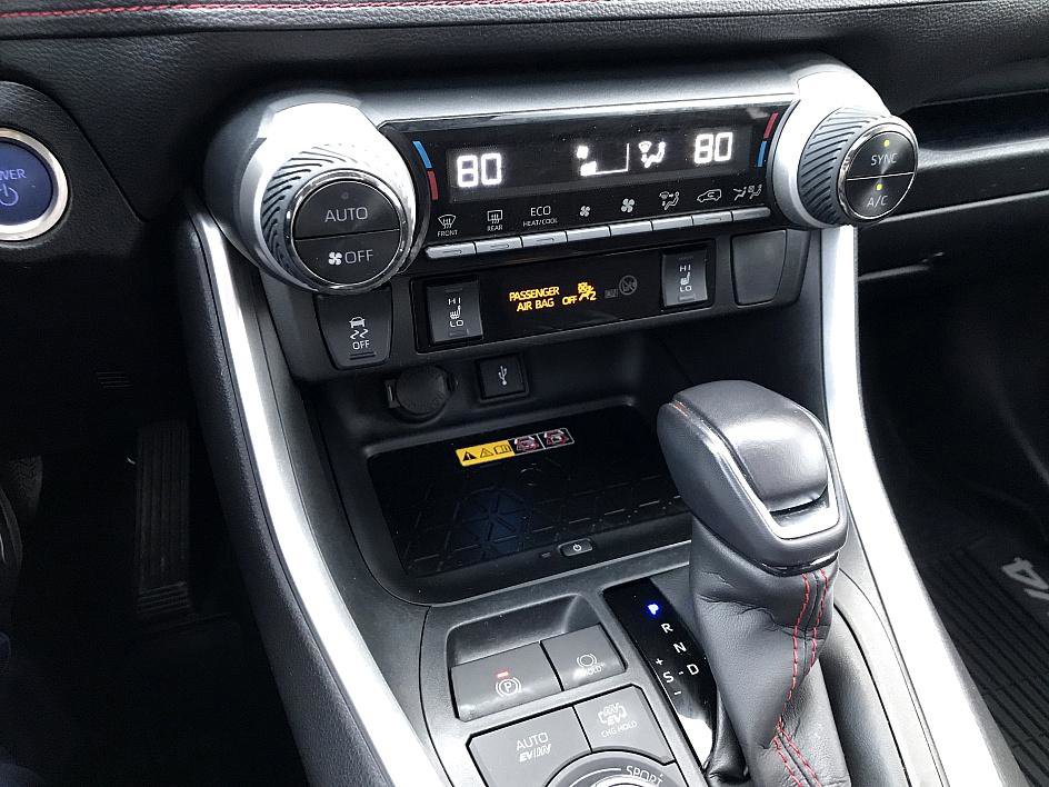 2022 Toyota RAV4 Prime XSE photo 18