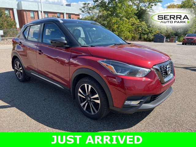 2019 Nissan Kicks SR photo 2