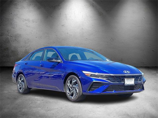 2025 Hyundai Elantra SEL Sport photo 3