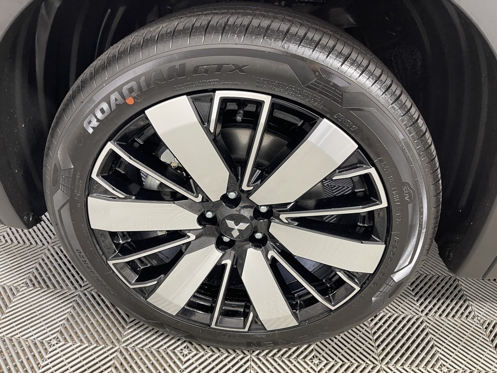 2025 Mitsubishi Outlander SE photo 35