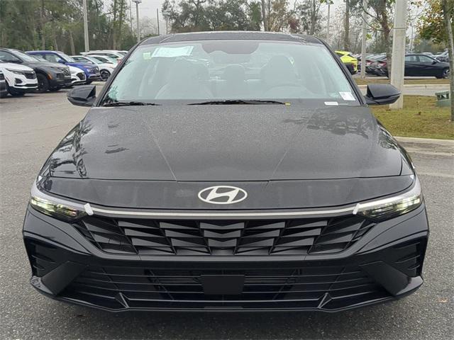 2025 Hyundai Elantra Limited photo 9