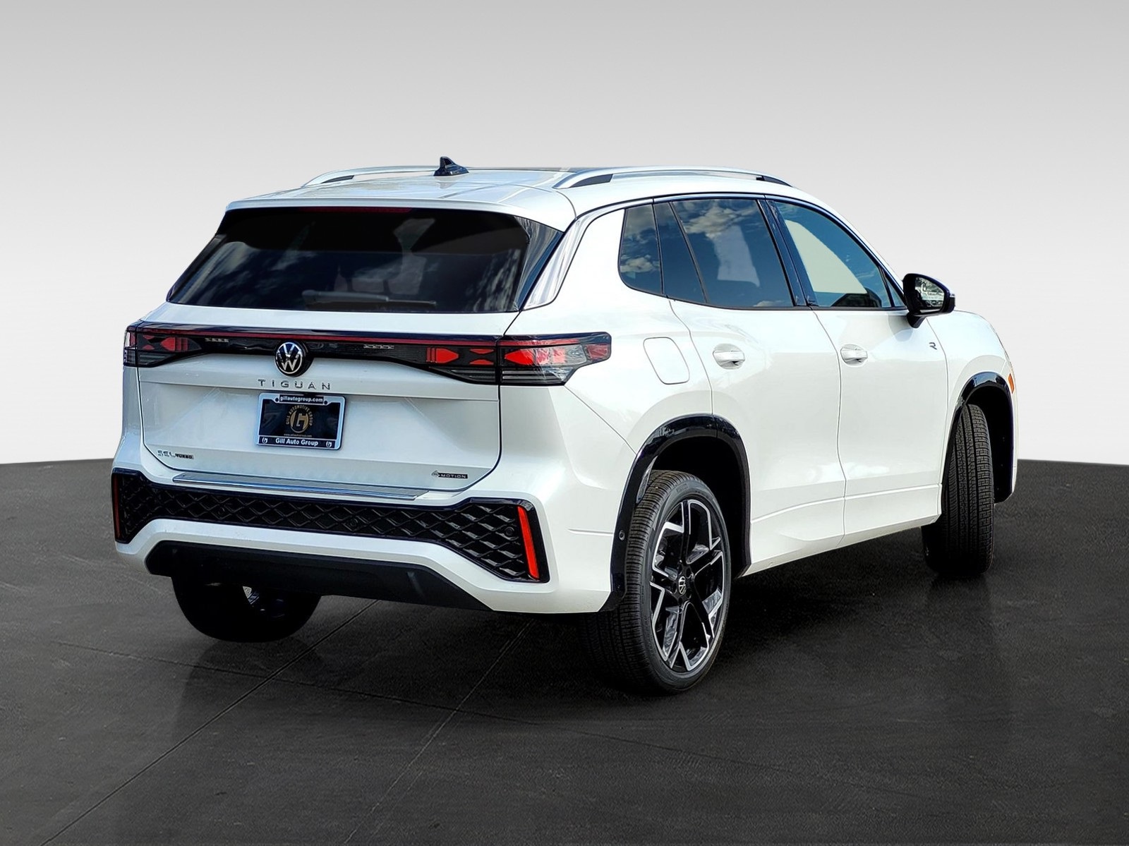 2026 Volkswagen Tiguan SEL R-Line photo 3