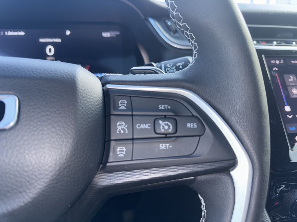 2023 Jeep Grand Cherokee Altitude photo 16