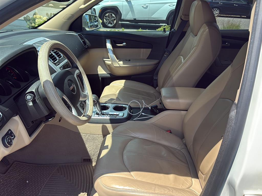 2010 Gmc Acadia photo 3