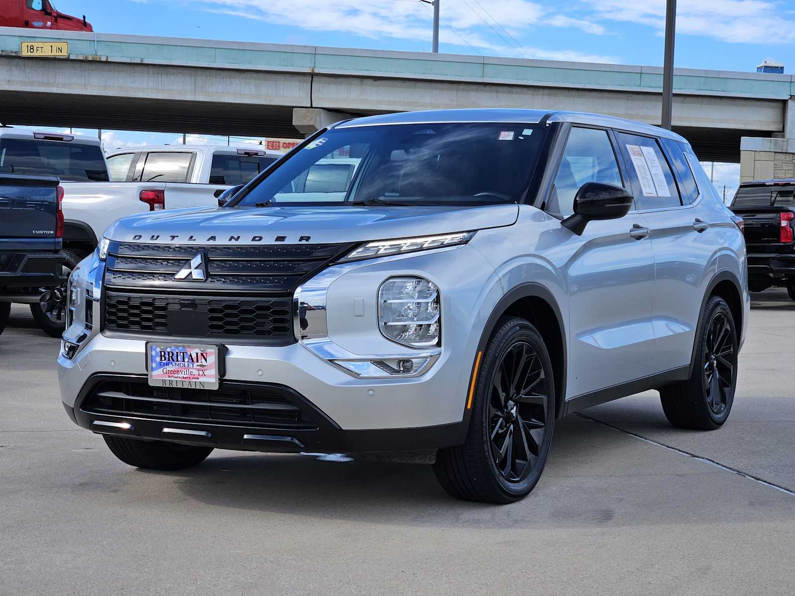 2022 Mitsubishi Outlander Black Edition photo 2